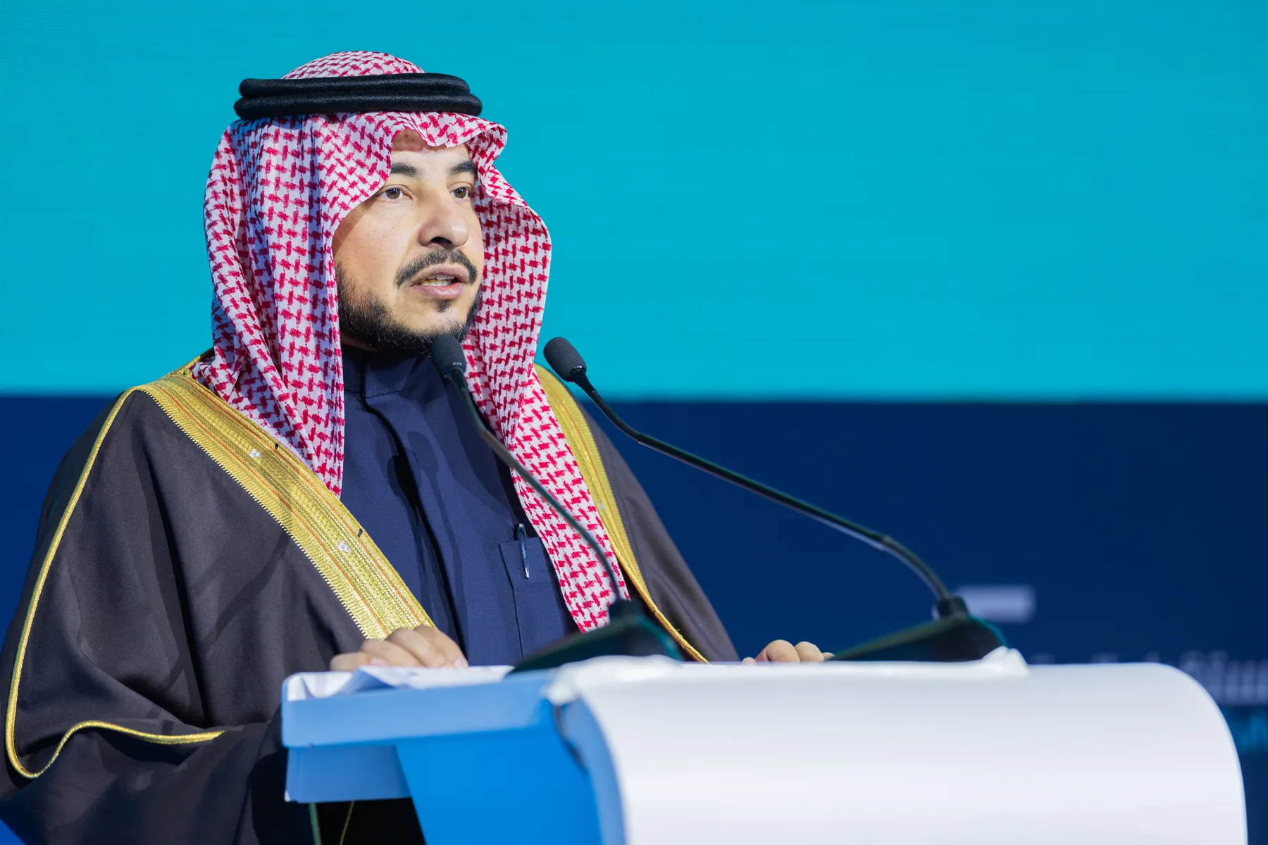 متحدث سعودي على منصة مؤتمر